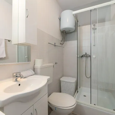 Apartment Reizendes Mit Meerblick, Privater Terrasse, Sonnenschutz, Waschmaschine Crikvenica