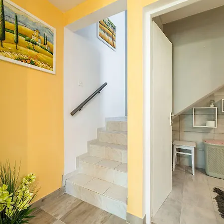 Apartment Reizendes Mit Meerblick, Privater Terrasse, Sonnenschutz, Waschmaschine Crikvenica