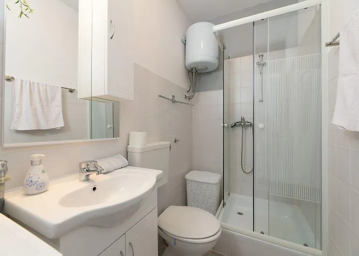 Апартаменты Reizendes Mit Meerblick, Privater Terrasse, Sonnenschutz, Waschmaschine Цриквеница
