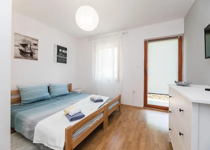 Reizendes Mit Meerblick, Privater Terrasse, Sonnenschutz, Waschmaschine Цриквеница