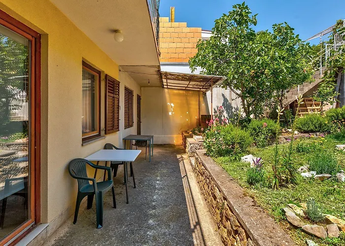 Reizendes Mit Meerblick, Privater Terrasse, Sonnenschutz, Waschmaschine Цриквеница