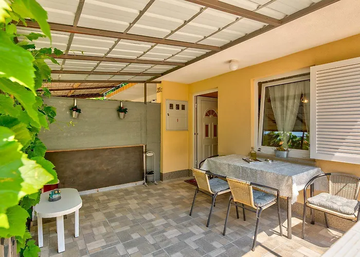 Апартаменты Reizendes Mit Meerblick, Privater Terrasse, Sonnenschutz, Waschmaschine Цриквеница