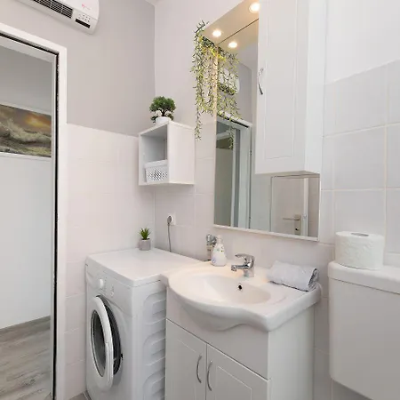 Reizendes Mit Meerblick, Privater Terrasse, Sonnenschutz, Waschmaschine Apartman