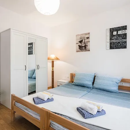 Reizendes Mit Meerblick, Privater Terrasse, Sonnenschutz, Waschmaschine Apartman *