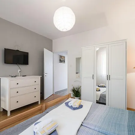 Reizendes Mit Meerblick, Privater Terrasse, Sonnenschutz, Waschmaschine * Crikvenica