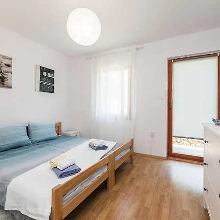 Reizendes Mit Meerblick, Privater Terrasse, Sonnenschutz, Waschmaschine Цриквеница