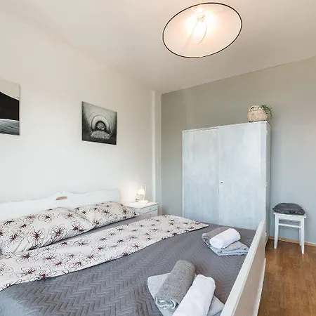 Reizendes Mit Meerblick, Privater Terrasse, Sonnenschutz, Waschmaschine Apartman *