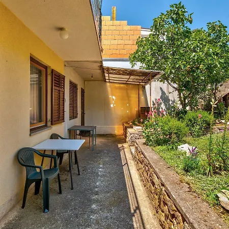 Reizendes Mit Meerblick, Privater Terrasse, Sonnenschutz, Waschmaschine Crikvenica