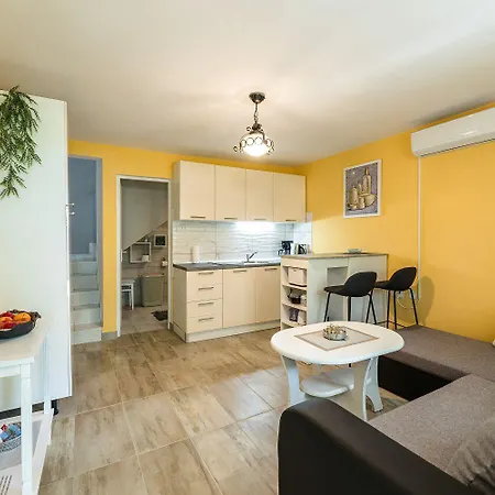 Reizendes Mit Meerblick, Privater Terrasse, Sonnenschutz, Waschmaschine * Crikvenica