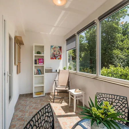 Reizendes Mit Meerblick, Privater Terrasse, Sonnenschutz, Waschmaschine Apartman Crikvenica