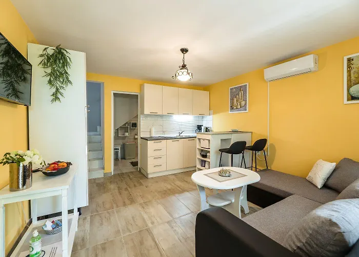 Reizendes Mit Meerblick, Privater Terrasse, Sonnenschutz, Waschmaschine * Crikvenica